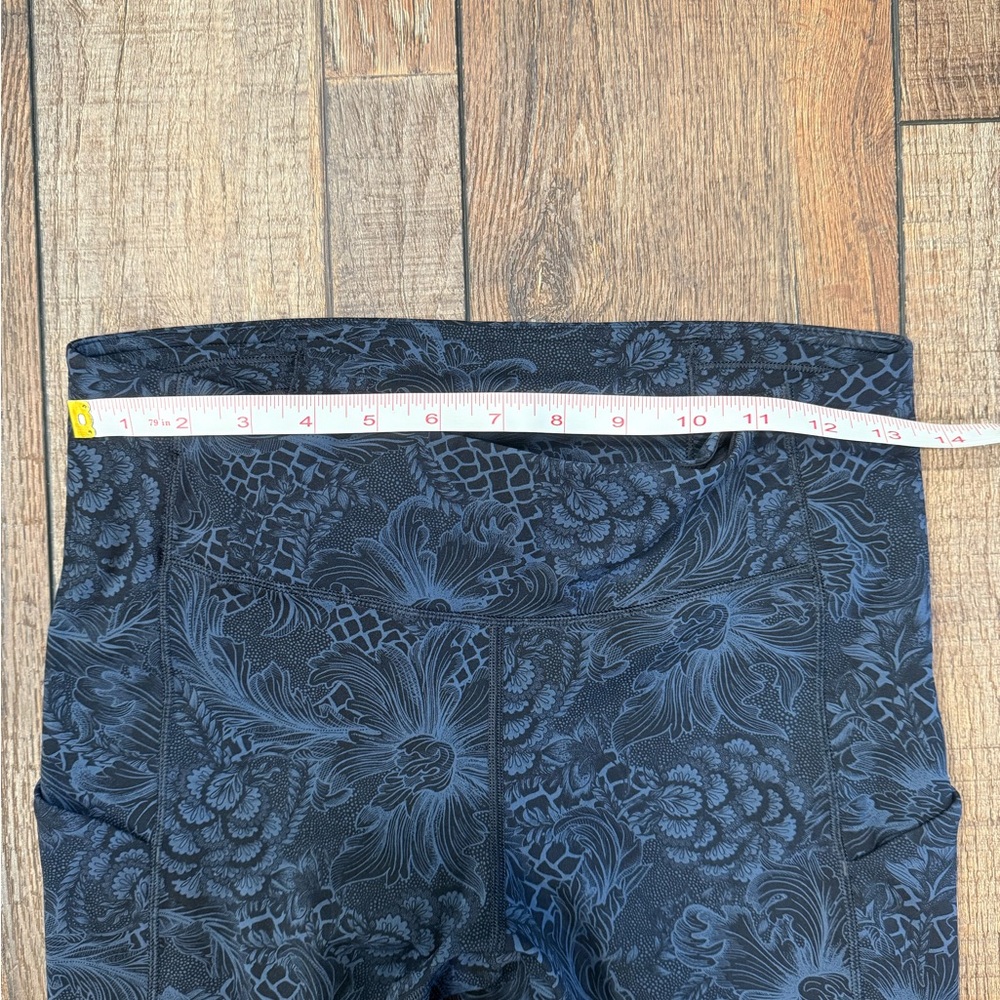 lululemon athletica Women's Navy Floral Joggers - Picture 10 of 10